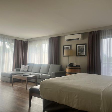 Hotel Rive Gauche Beloeil Exteriör bild