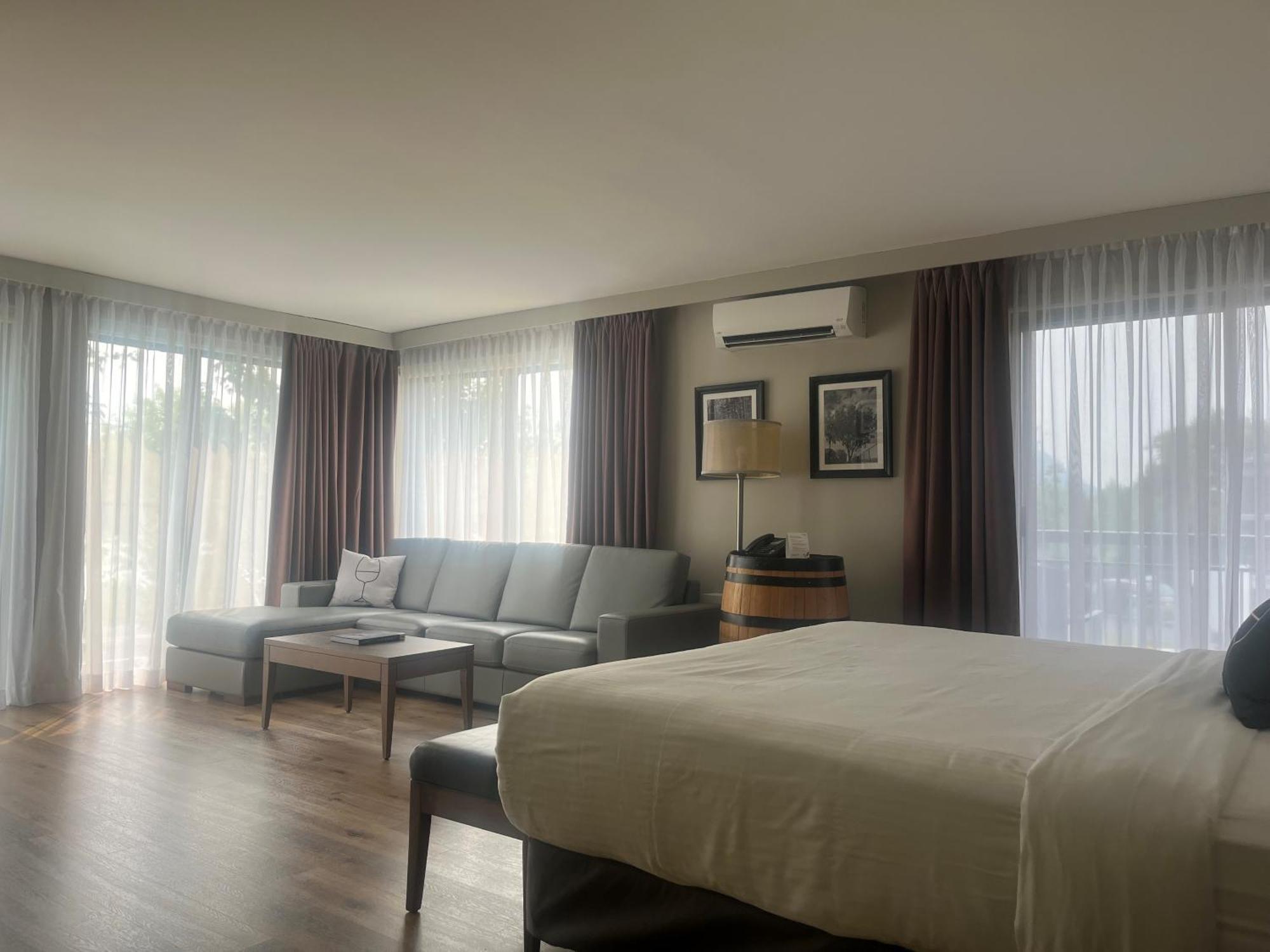 Hotel Rive Gauche Beloeil Exteriör bild